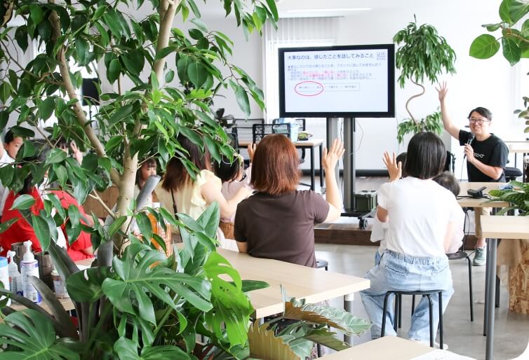 施設内でイベントをしている様子