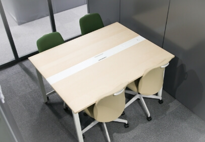 4人用の会議室の写真